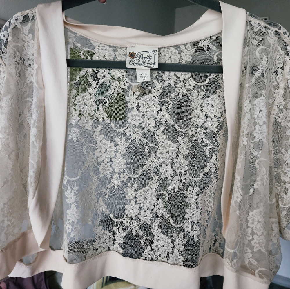 Short Sleeve Lace Shawl